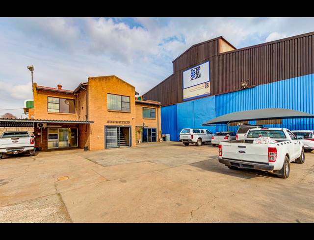 3,400M² BUILDING FOR SALE IN VULCANIA